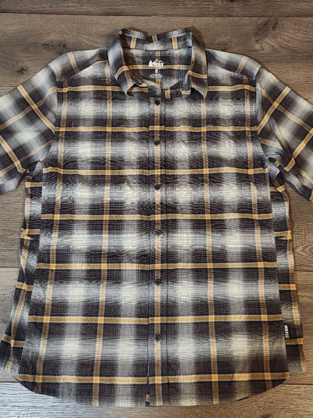 REI Co Op Mens Plaid Short Sleeve Button Up Shirt Medium Black Gold